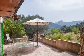 Casa con piscina, jardín y terraza | Vistas al jardín | Adaptada para el teletrabajo - Image 2