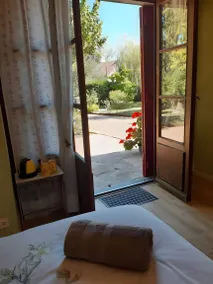 Chambre d'hôtes avec terrasse, jardin et piscine | Vue jardin - Image 5