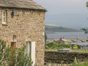 Children-friendly pleasant cottage with hot tub & garden | Pets are welcome - Image 3