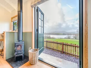Children-friendly cottage with BBQ & garden | Water view | Pets allowed - Image 2