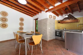 Ferienhaus mit Garten, Terrasse und privatem Pool | Bergblick - Image 4