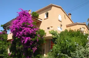 Bed and breakfast avec terrasse, piscine et jardin | Vue montagne - Image 2