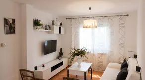 House with garden | Mountain view - Image 2