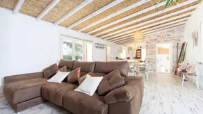 Holiday apartment with pool, garden & terrace - Image 3