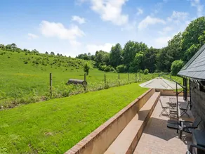 Cottage with garden - Image 2