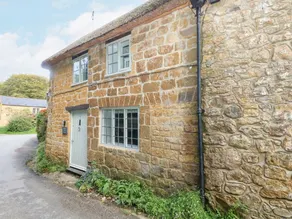 Fully equipped lovely cottage with garden | Pet-friendly - Image 2