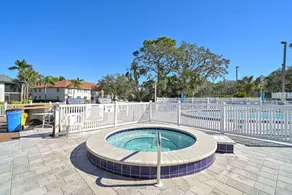Appartement en copropriété avec piscine | Vue ville | Adapté au travail à distance - Image 4