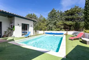 Guest Room 'L'Occitane' with Direct Access to Shared Pool, Outdoor Lounge, and Wi-Fi - Image 2