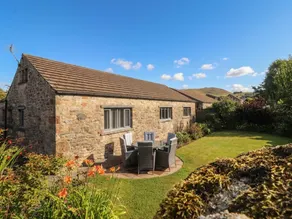 Cottage with garden - Image 2