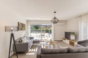 Villa des Vignes with Pool, Wi-Fi, and Air Conditioning - Image 2