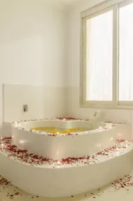Lux Double room with sea-view bathtub - Image 3