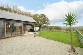Family-oriented nice cottage with hot tub, garden & barbecue | Beach view | Dogs allowed - Image 2