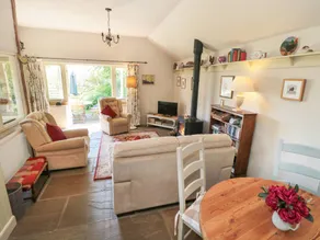 Family-oriented cottage with garden | Pet-friendly - Image 3