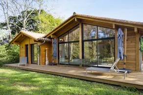 Maison avec terrasse, jardin et piscine privée - Image 2