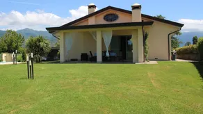 Maison avec jacuzzi, jardin et terrasse - Image 3