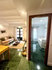 Zentrale & ruhige Altstadtwohnung mit Patio in Tarragona - Image 4