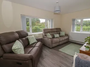 Pleasant cottage with garden & hot tub - Image 5