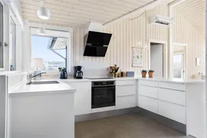 Holiday home with terrace & BBQ - Image 4