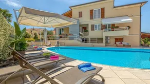 Espectacular apartamento con jardín, piscina y barbacoa - Image 2