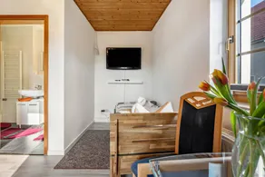 Habitación en casa de familia con terraza y jardín | Vistas al jardín - Image 5