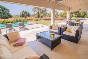 Holiday home with garden, barbecue & private pool - Image 3