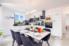 Child-friendly charming holiday home with terrace, barbeque & garden - Image 4