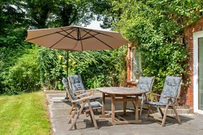 Cottage con idromassaggio, sauna e terrazza | Vista sul giardino | Perfetto per il lavoro da remoto - Image 2