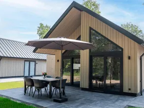 Holiday home with terrace, garden & heated pool - Image 4