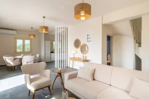 Family-oriented ample villa with garden & terrace | Sea view - Image 2