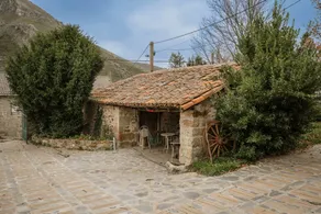 Holiday home with terrace, garden & barbecue | Mountain view | Perfect for remote work - Image 2