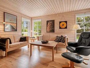 Holiday home with barbeque & terrace - Image 5