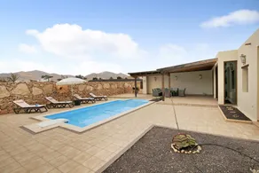 Holiday home with barbeque, garden & private pool | Mountain view - Image 4