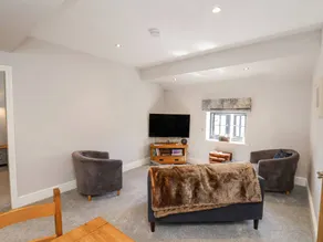 Cottage with garden - Image 2