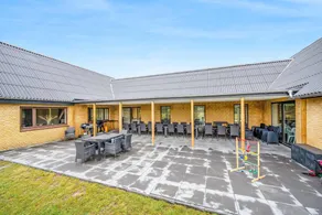 Cottage with sauna & pool - Image 5