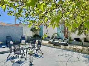 Skouna 2 Luxury Suite - Image 3