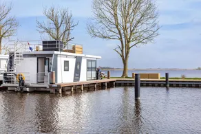 Luxury Houseboat With Roof Terrace And Stunning Views Over The Sneekermeer - Image 3
