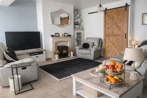 Hideaway House Sleeps 6 with Hot Tub & Balcony - Image 3