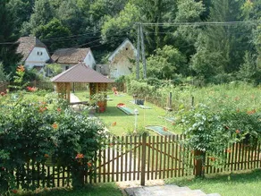 Z lderd Panzi Guesthouse - Image 4