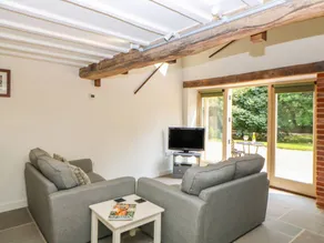 Cottage with garden - Image 3