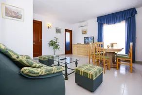 Flat with pool, barbeque & terrace - Image 3