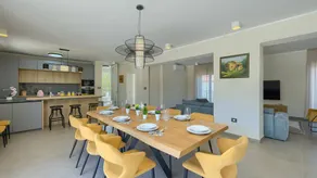 Villa with garden, jacuzzi & heated pool - Image 5