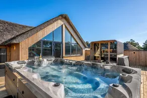 Family-oriented house with sauna, jacuzzi & private pool | Pet-friendly - Image 4