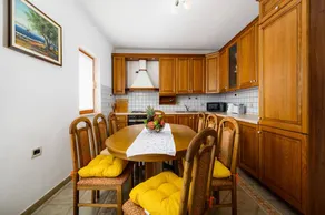 Fantástico apartamento vacacional con terraza, piscina privada y barbacoa | Vistas al jardín | Admite perro - Image 5