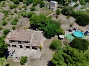 Casa apropiada para familias con piscina, terraza y barbacoa | Vistas al jardín | Perfecta para el trabajo en remoto | Admite perro - Image 2