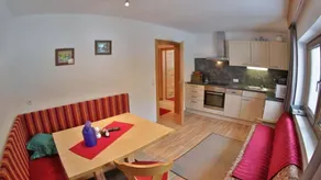 Appartement convivial et familial avec jardin - Image 2