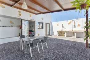 Vacation 'Las Palmeras B' with Sea View, Shared Terrace and Shared Garden - Image 3