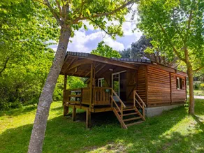 Lovely chalet with terrace & pool | Pet-friendly - Image 5