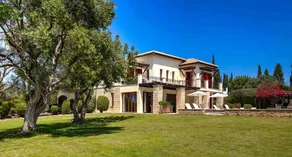 Fantástica villa apta para familias con terraza, jardín y piscina privada | Vistas al mar - Image 3