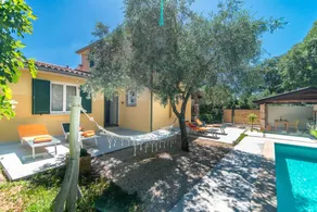 Family-friendly villa with pool, garden & barbeque | Pool view | Pets allowed - Image 4