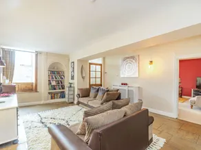 Cottage with garden - Image 4